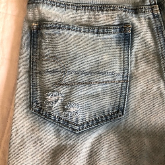 AMERICAN EAGLE DISTRESSED DENIM MOM SHORT SIZE 8 - Picture 8 of 12